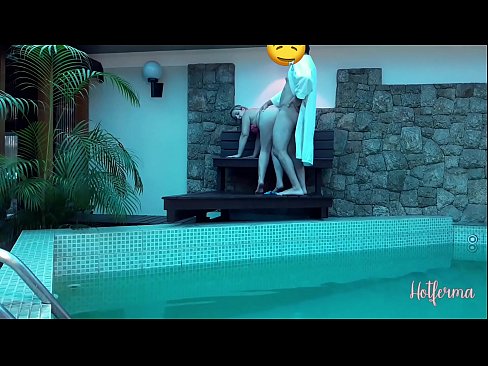❤️ Kāhea ʻo Boss i ke kaikamahine i ka loko wai, akā ʻaʻole hiki iā ia ke pale i ka wela ❤️ Sex video ia makou ❌